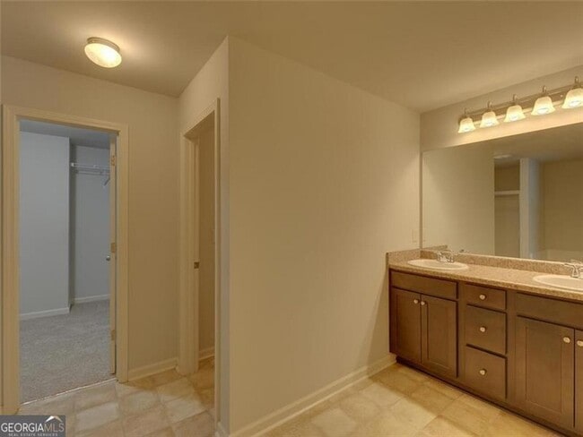 Building Photo - 329 Turtle Creek Dr