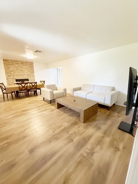 Building Photo - 25446 Lane St