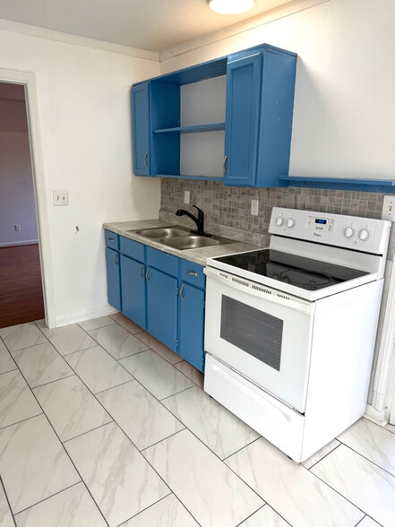 Building Photo - 2502 Ave O NW