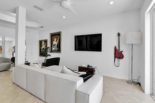 Building Photo - 4020 Murano Bay Dr