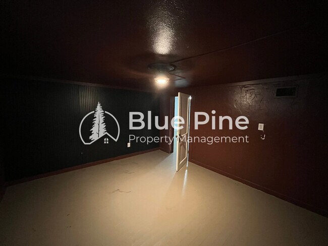 Building Photo - 542 K St