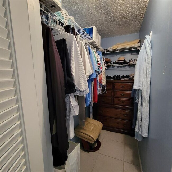 Building Photo - 351 Markham P