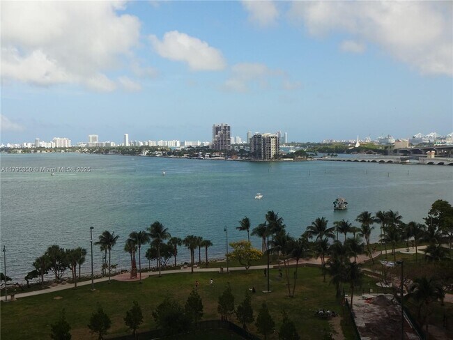 Building Photo - 1800 N Bayshore Dr