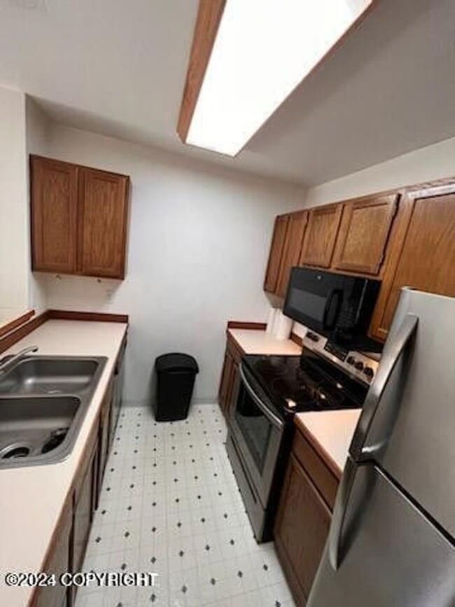 Building Photo - Fantastic Independence Park Condo With Garage!