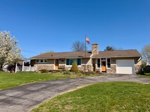 Building Photo - Ranch Home with 3 Bedrooms and a Yard