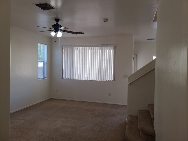 Building Photo - Beautiful 4-bedroom 3-bathroom - GREAT LOC...