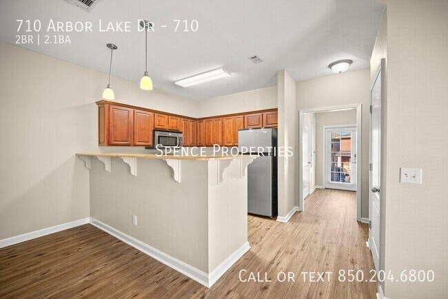 Building Photo - 722 Arbor Lake Dr