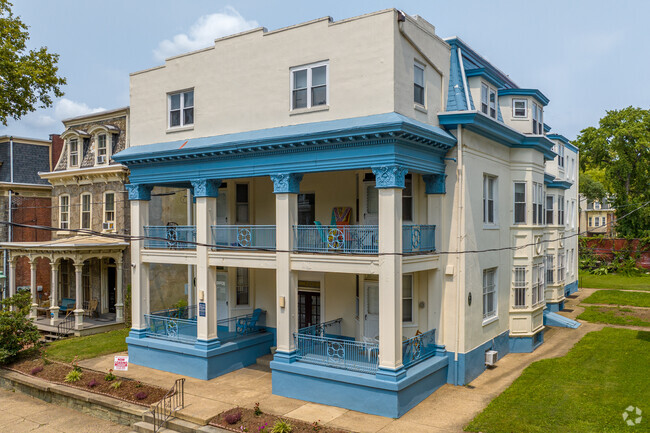 Building Photo - 3413-3415 Race St