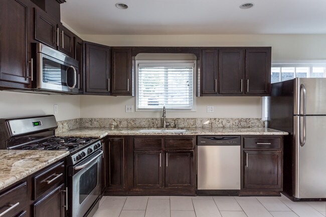 Building Photo - 708 Tularosa Dr