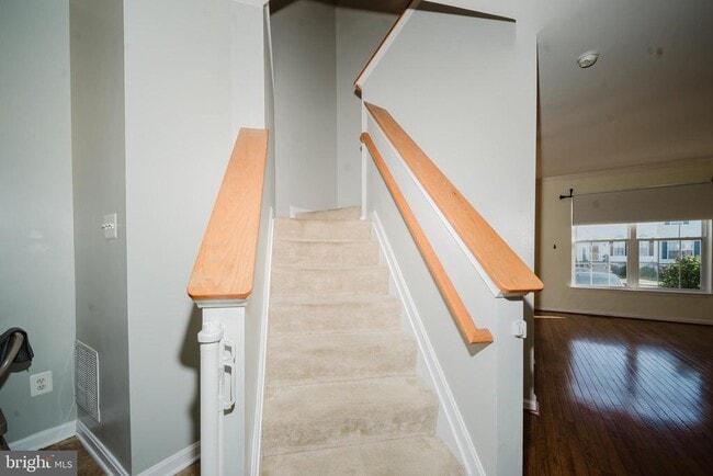 Building Photo - 714 Kirkcaldy Wy