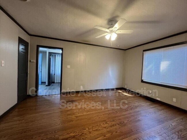 Building Photo - 1119 E 39th Pl