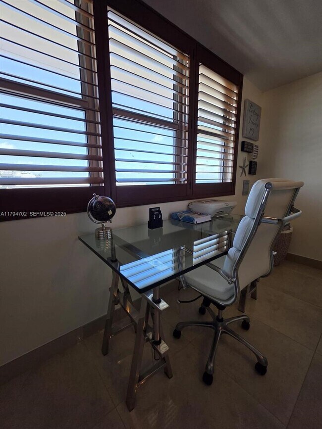 Building Photo - 9225 Collins Ave