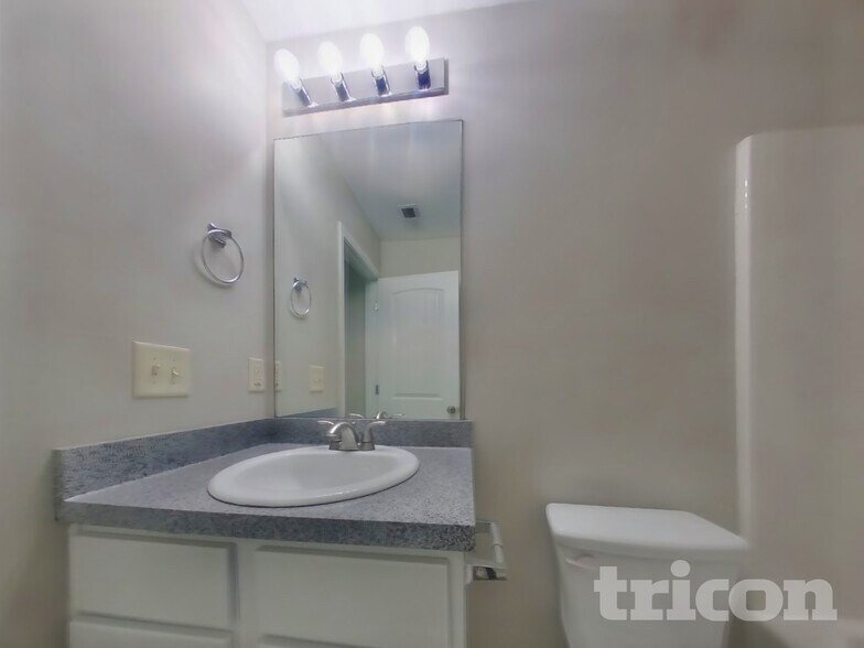 Building Photo - 17 Carriage Hls Dr SE