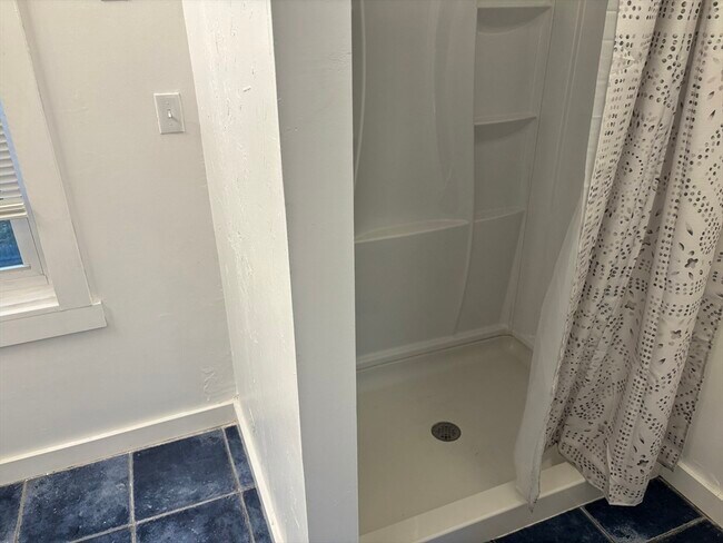 Building Photo - 39 Raymond St