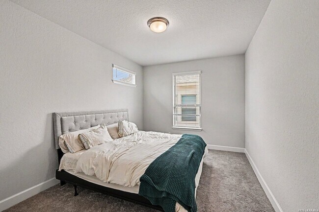 Building Photo - 14422 Hondo Knot