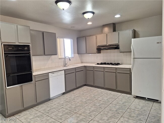 Building Photo - 4311 E El Esteban Way