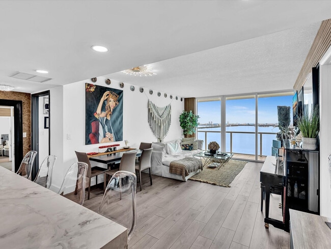 Building Photo - 665 NE 25th St