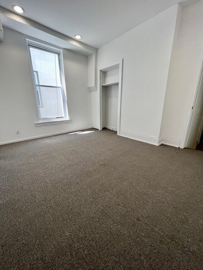 Building Photo - 412 N 32nd St