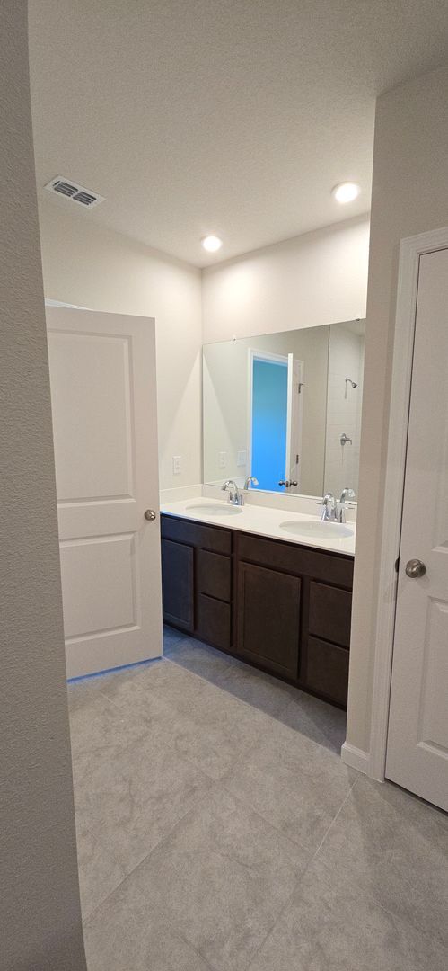 Building Photo - South Villages