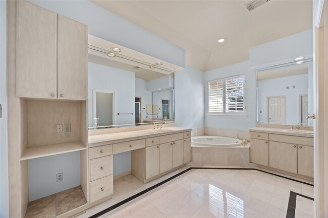 Building Photo - 42 Milan Estates