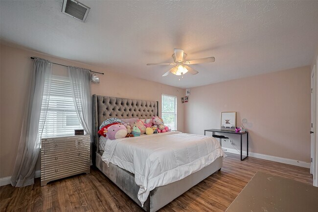 Building Photo - 18914 Hikers Trail Dr