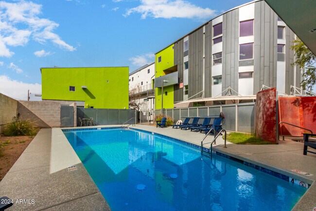 Building Photo - 1111 W University Dr