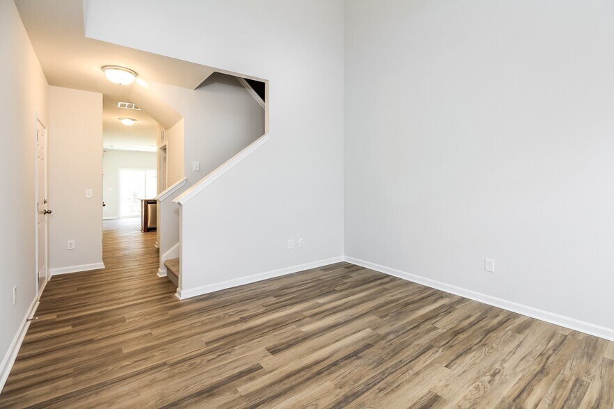 Building Photo - 7260 Bellacroft Dr