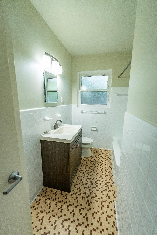 Building Photo - 1234 Belmont Terrace