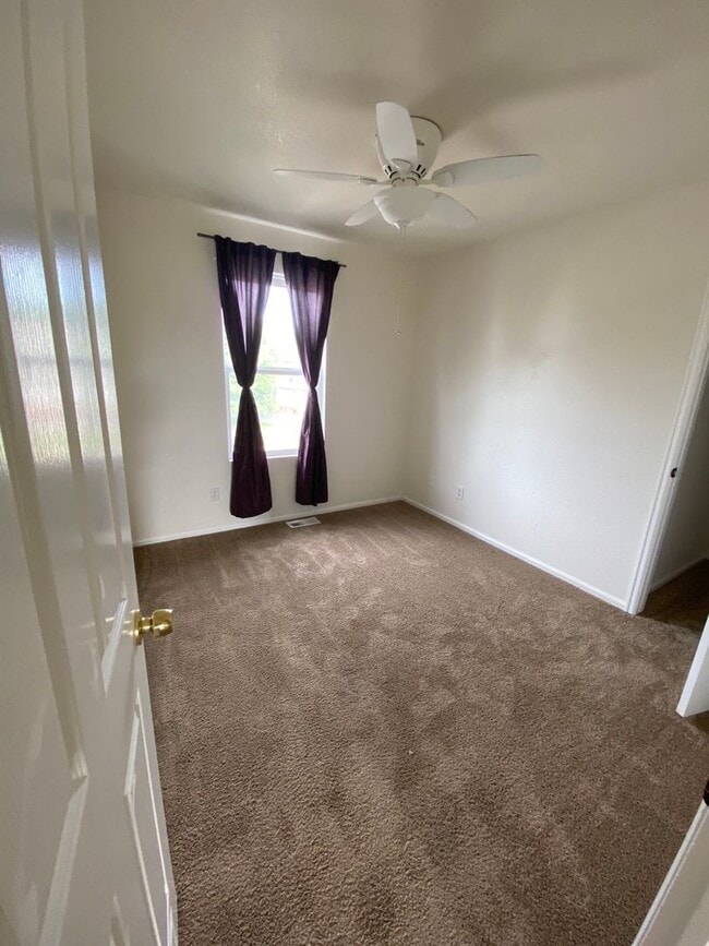 Building Photo - 3 bedroom 2 bathroom duplex in Englewood