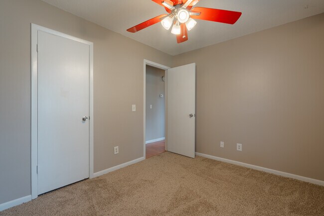 Building Photo - 174 Sequoia Cir