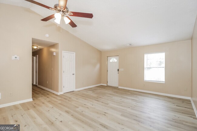 Building Photo - 571 Cardell Cir SE