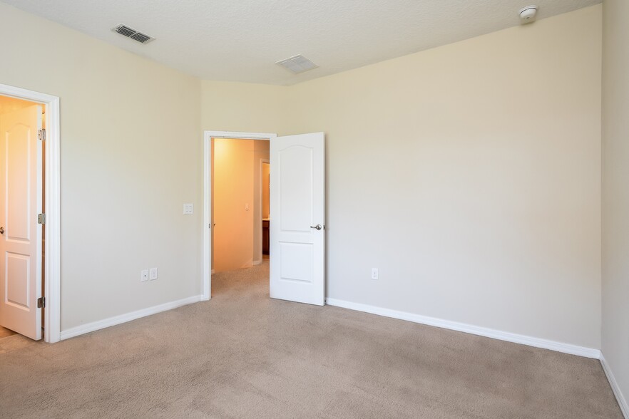 Building Photo - 1462 Pacific Rd