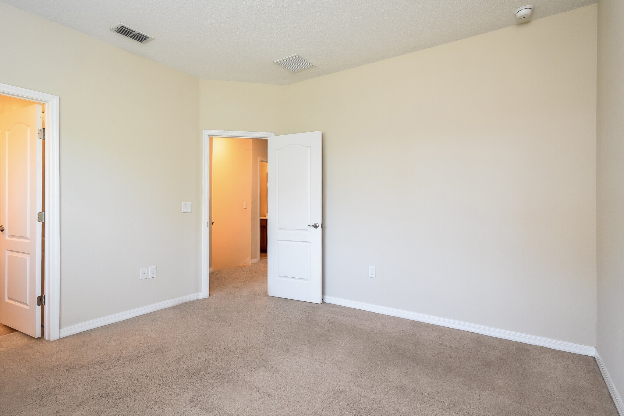 Building Photo - 1462 Pacific Rd