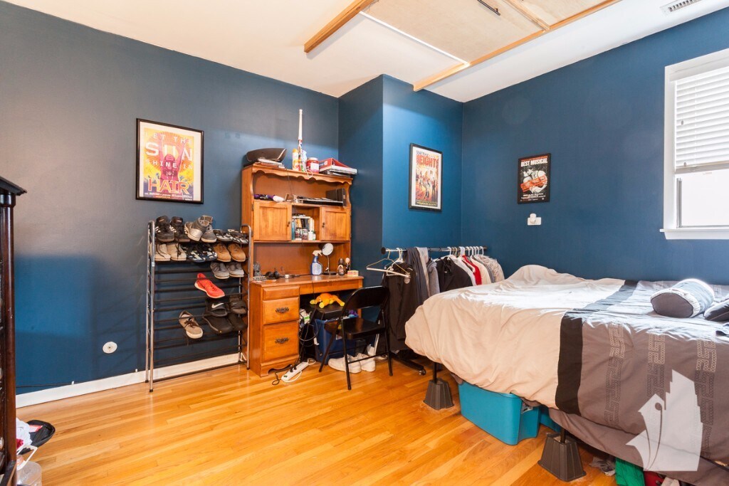 Building Photo - 1133 W Drummond Pl