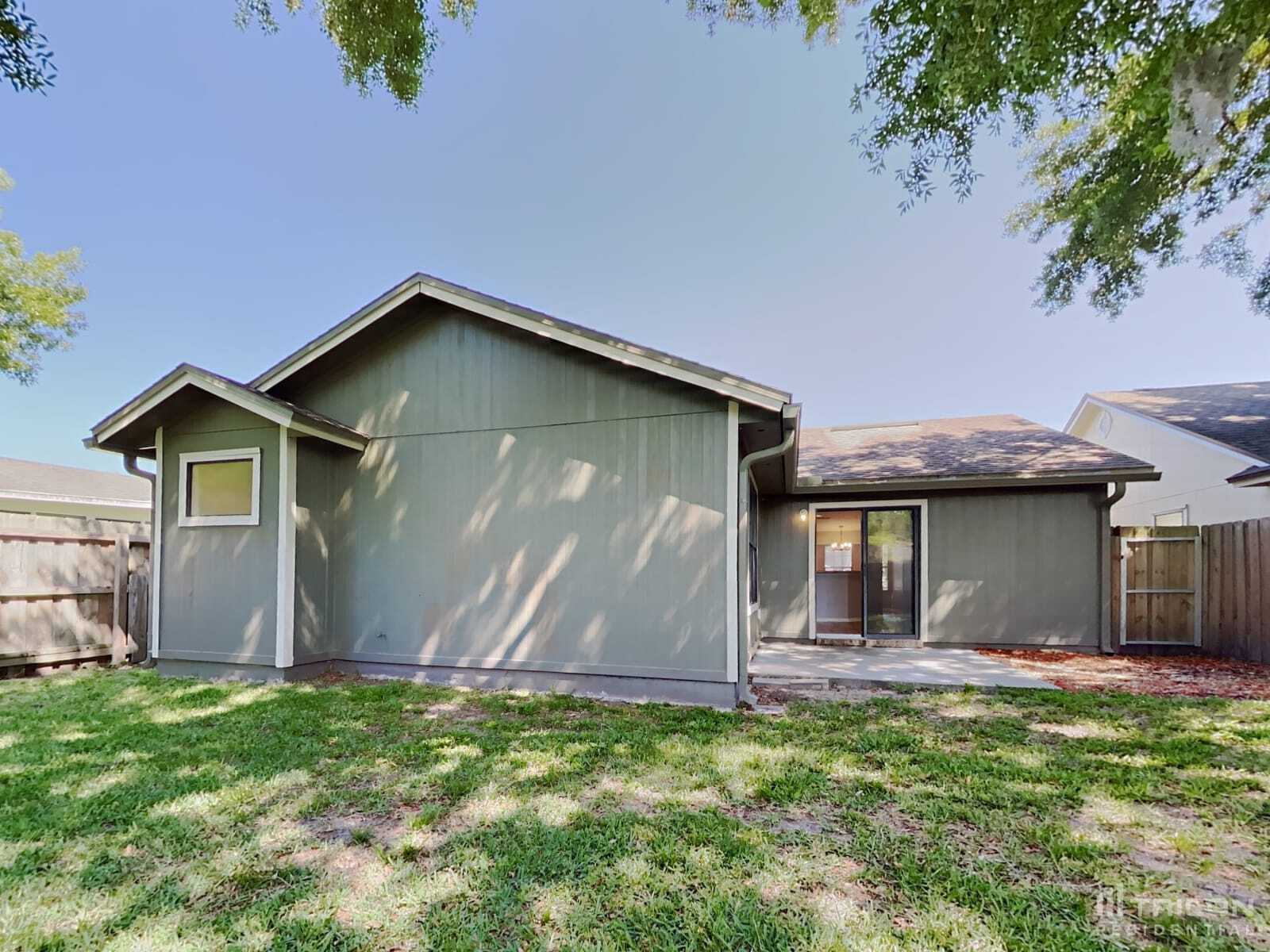 Building Photo - 1707 Ashwood Cir