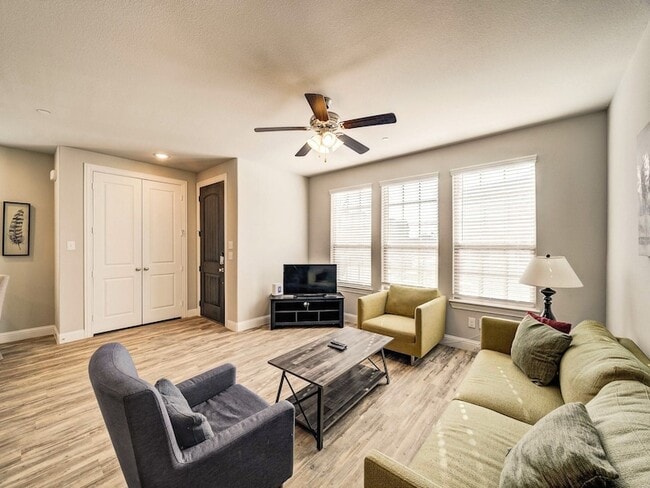 Building Photo - 6454 Cristo Ln