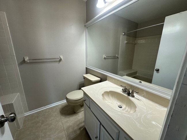 Building Photo - 2-bedroom, 2.5-bath Georgetown Colony Townhouse