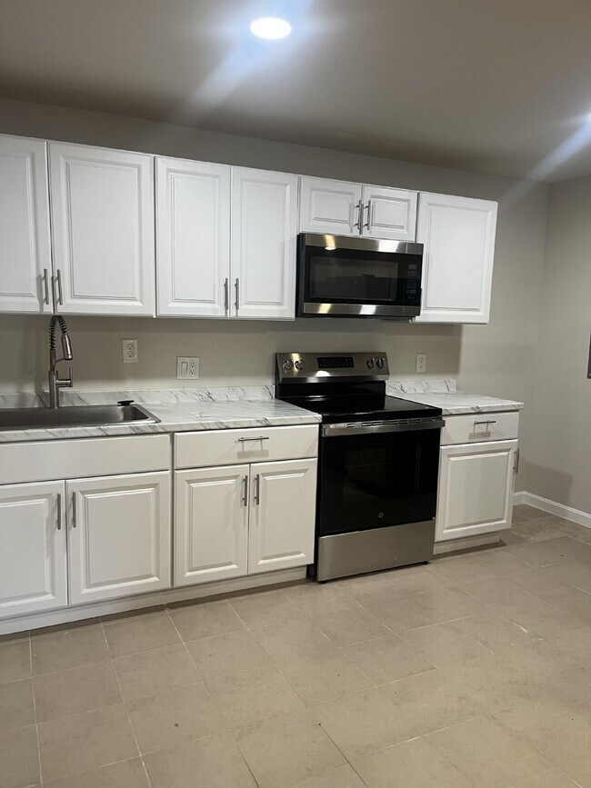Building Photo - ALL UTILITIES INCLUDED!!