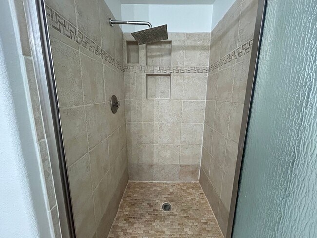 Building Photo - 2-Bedroom 2-Bathroom in Gated Community!