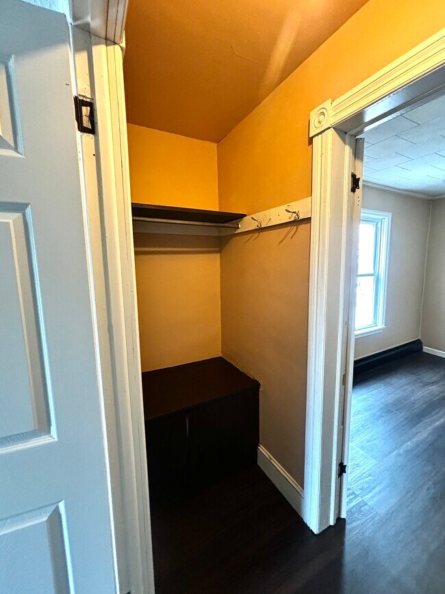 Building Photo - 84 N Berne St