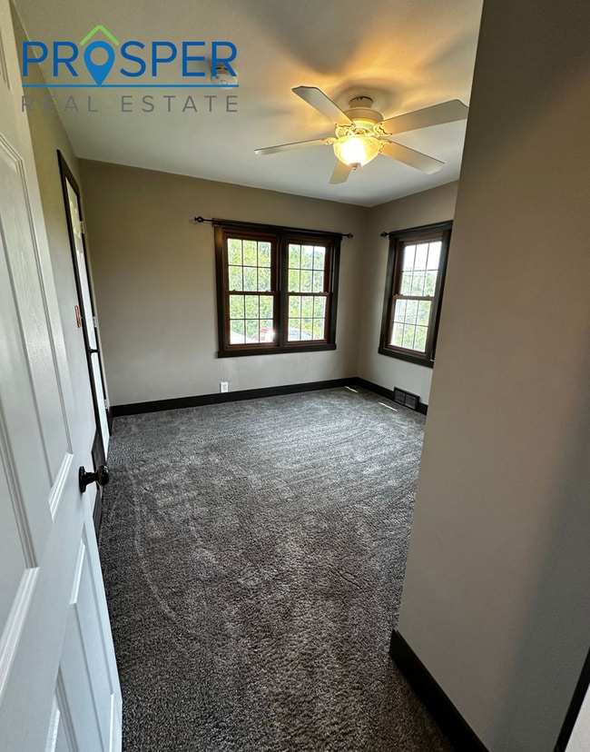 Building Photo - 3 Bedroom Farmstyle House with 3 acres!