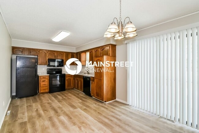 Building Photo - 4 Bedroom Pet-Friendly Home in BELTON, MO with Main Street Renewal