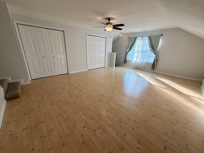 Building Photo - 848 Daimler Dr