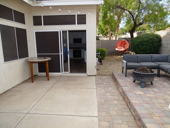 Building Photo - Beautiful One Story 2 Bedroom Townhome Wit...
