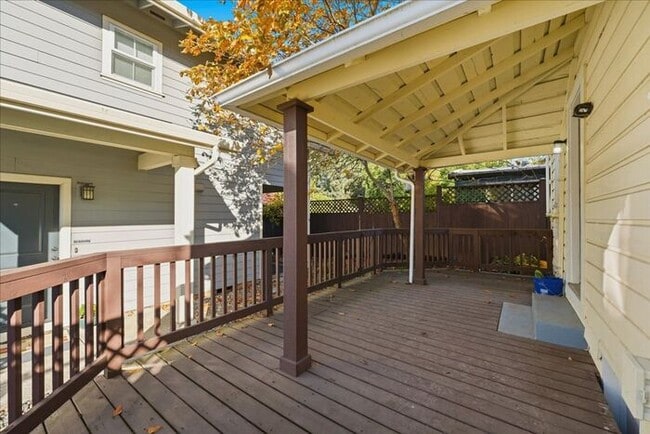 Building Photo - Charming Updated Home in SE Portland!