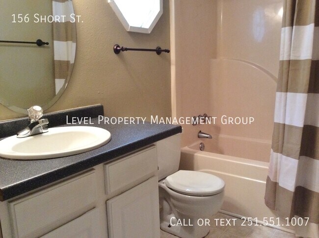 Building Photo - 156 Short St