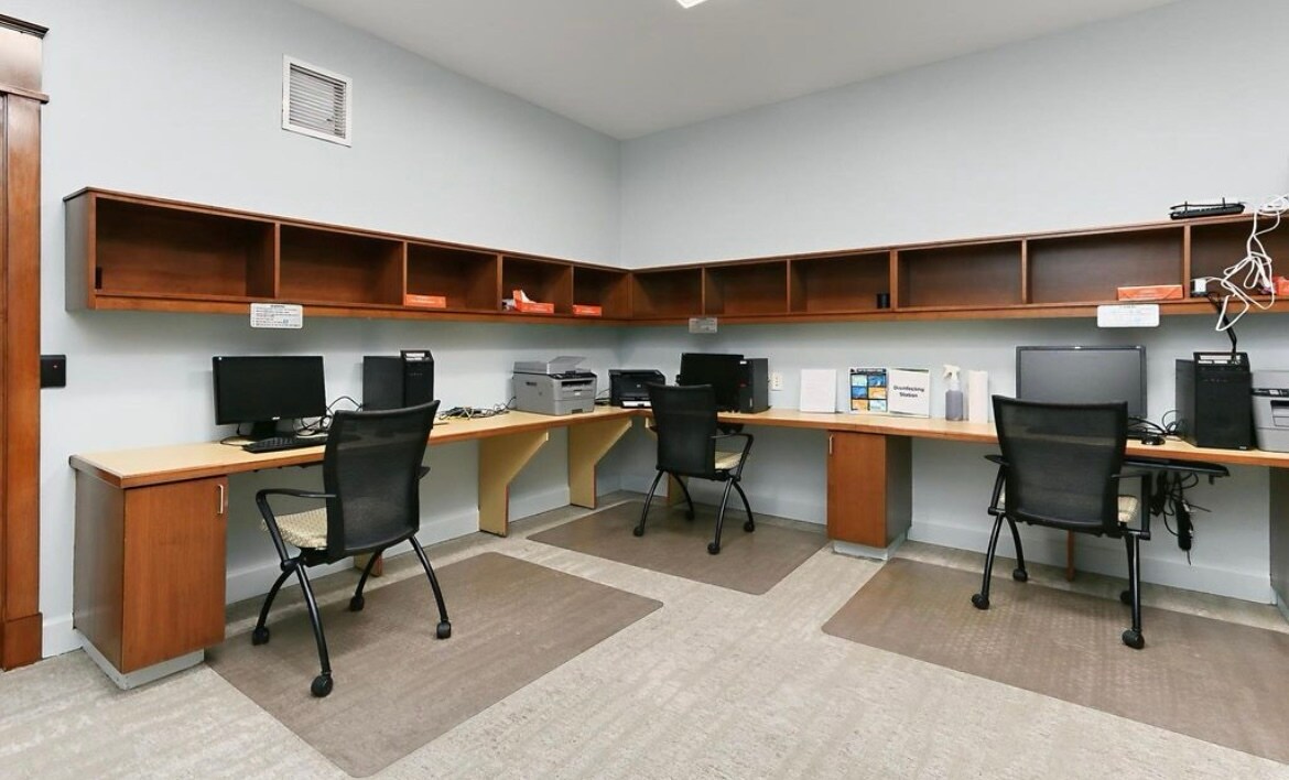 Building Photo - 11800 Sunset Hills Rd