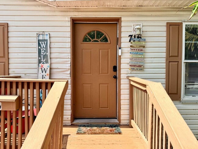 Building Photo - "Charming 1-Bedroom for Rent, Oasis in Vibrant West Palm Beach – Your Ideal Urban Retreat!"