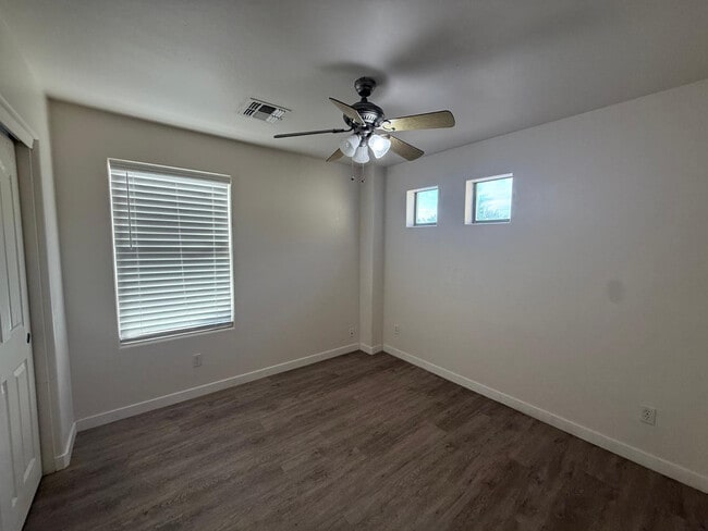 Building Photo - 2635 E Vermont Ct