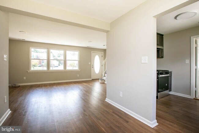 Building Photo - 212 E Cuthbert Blvd